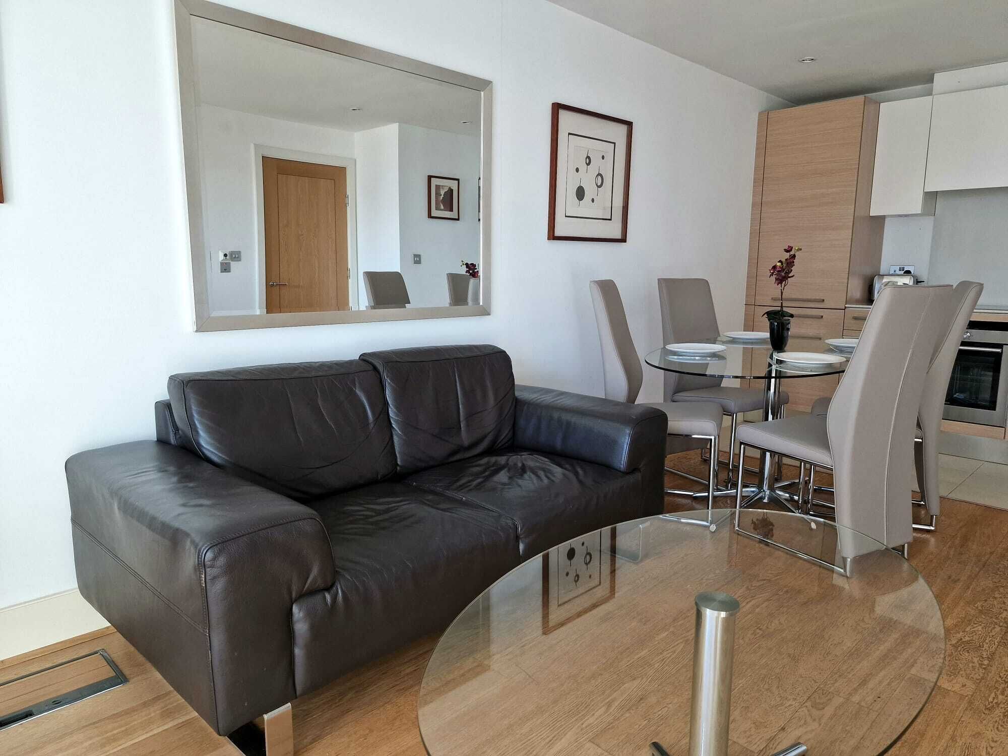 Standard Apartment, Balcony, River View | Living area