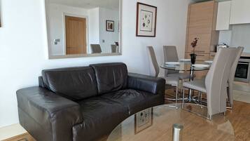 Standard Apartment, Balcony, River View | Living area