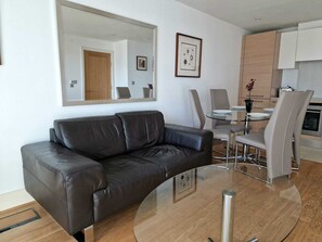 スタンダード アパートメント バルコニー リバービュー | リビング エリア