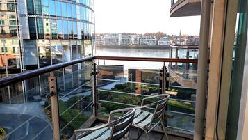 Appartement Confort, balcon, vue fleuve | Terrasse/Patio