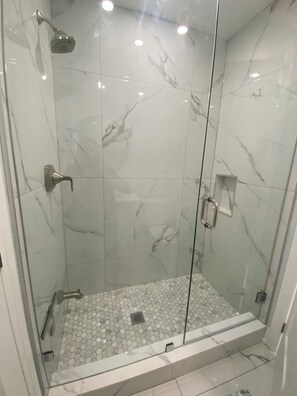 Hair dryer, towels, soap, toilet paper - Steps to Redington beach, three bedroom duplex, newly renovated, av April 15 (Redington Shores)