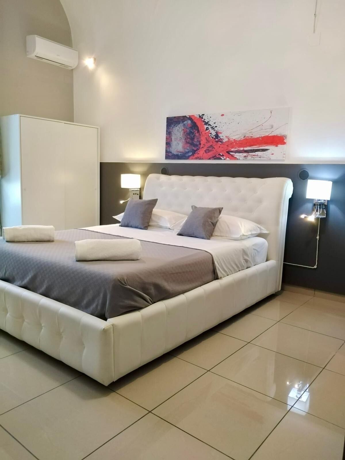 Comfort House, 1 Double Bed, Kitchen, City View | Blackout drapes, soundproofing, iron/ironing board, free WiFi