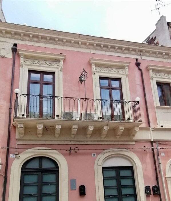 Exterior detail - Spàzio apartments Garibaldi (Catania)