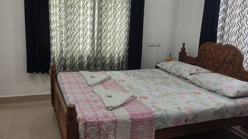 4 bedrooms, WiFi, bed sheets