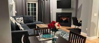 New 2-bedroom townhouse close to Town, ocean, recreational, and Bowdoin College