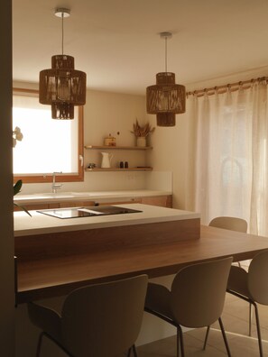 Private kitchen - New apartment "La vieille maison", near Serre Chevalier (Villar-Saint-Pancrace)