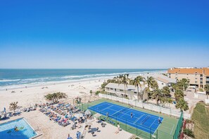 On the beach - Gulf Coast Bliss Awaits - Reef Club 505 (Indian Rocks Beach)