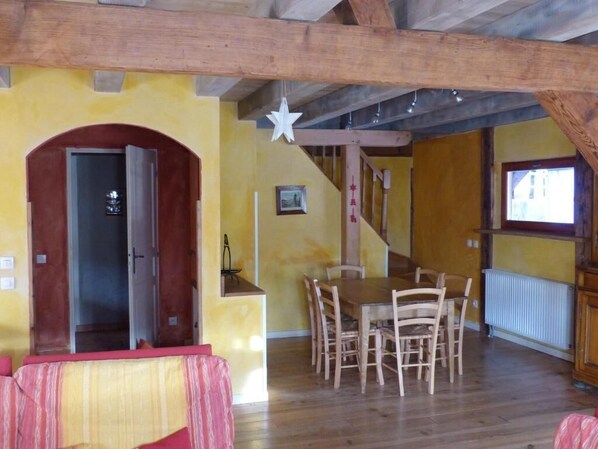 House, 3 Bedrooms, Courtyard View | Dining - Gites Les Petits Tisserands (Epfig)