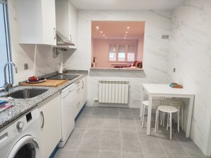 Mikrovågsugn, ugn och diskmaskin