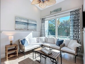 Smart TV - Island Escape- 4 bedrooms with private pool and spa!! (Holmes Beach)