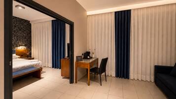 Suite Deluks, balkon, pemandangan kebun | Area keluarga