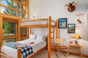 4 bedrooms, desk, iron/ironing board, WiFi - Outpost: Tram Tower 12 - Ski In / Ski Out Jackson Hole Mountain Resort (Teton Village)