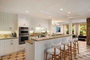 Coffee/tea maker, fridge, microwave, oven - Outpost: Tram Tower 12 - Ski In / Ski Out Jackson Hole Mountain Resort (Teton Village)