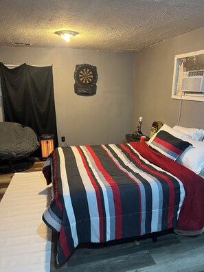 2 bedrooms, WiFi - Soothing 2-bedroom house with AC in charming 3 mins from Dearborn Hts (Inkster)