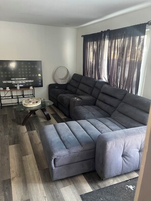 Living area - Soothing 2-bedroom house with AC in charming 3 mins from Dearborn Hts (Inkster)