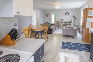Smart TV, DVD player - Whimsical Waterside Cottage (Sharbot Lake)