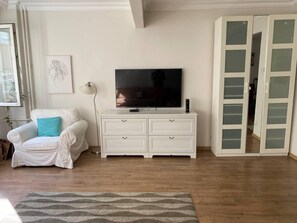 Living area - Modern & Fully Equipped 3BR Flat in Central Sisli - Vibrant Location (Istanbul)