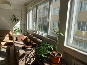 Living area - Modern & Fully Equipped 3BR Flat in Central Sisli - Vibrant Location (Istanbul)
