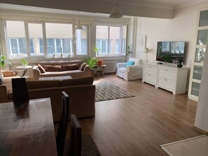 Living area - Modern & Fully Equipped 3BR Flat in Central Sisli - Vibrant Location (Istanbul)