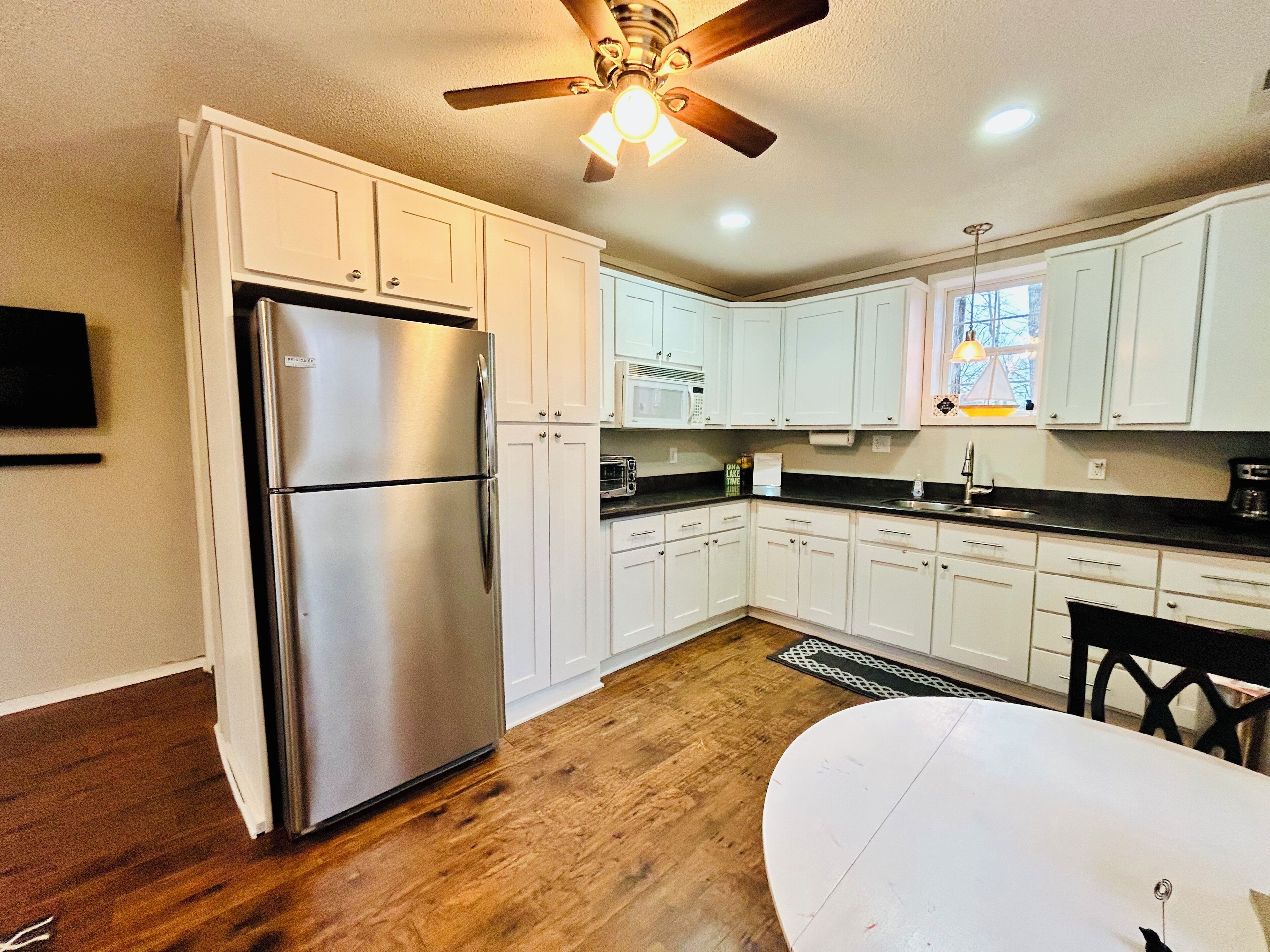 Fridge, microwave, dishwasher, coffee/tea maker