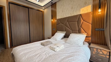 2 chambres, coffres-forts dans les chambres, bureau
