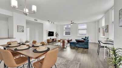 HEB403 Stylish Downtown Fort Worth Condo w/ Gym&Parking by Traveller's Comfort