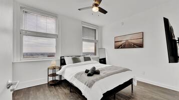 2 habitaciones, tabla de planchar con plancha, wifi y ropa de cama