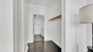 Interior - Spacious 2-bedroom apartment with free parking & gym in downtown Fort Worth (Fort Worth)