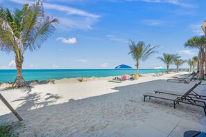 On the beach - Beachfront Bliss at Fisherman’s Cove (Sarasota)