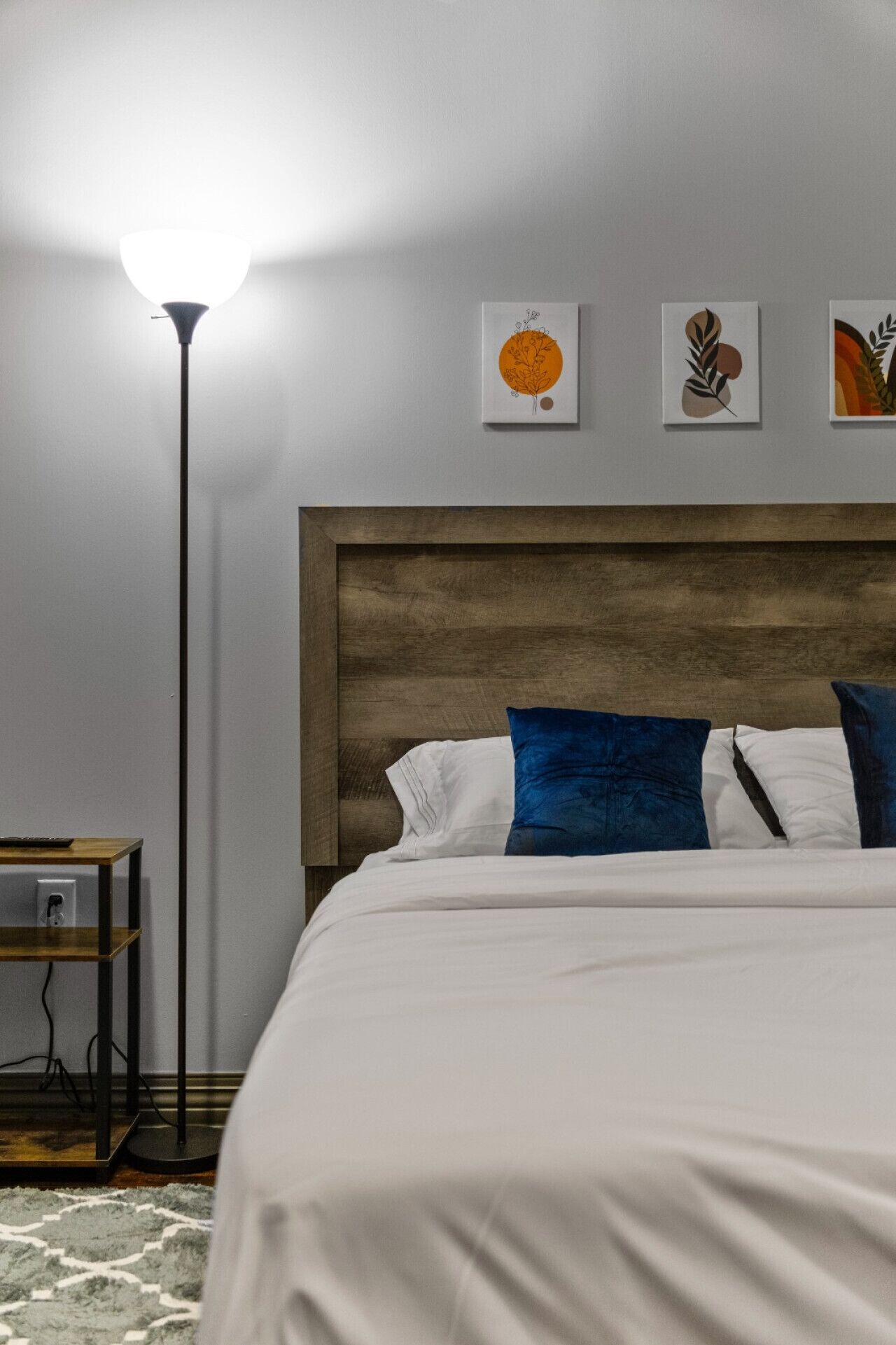 2 camere, una scrivania, ferro/asse da stiro, culla da viaggio