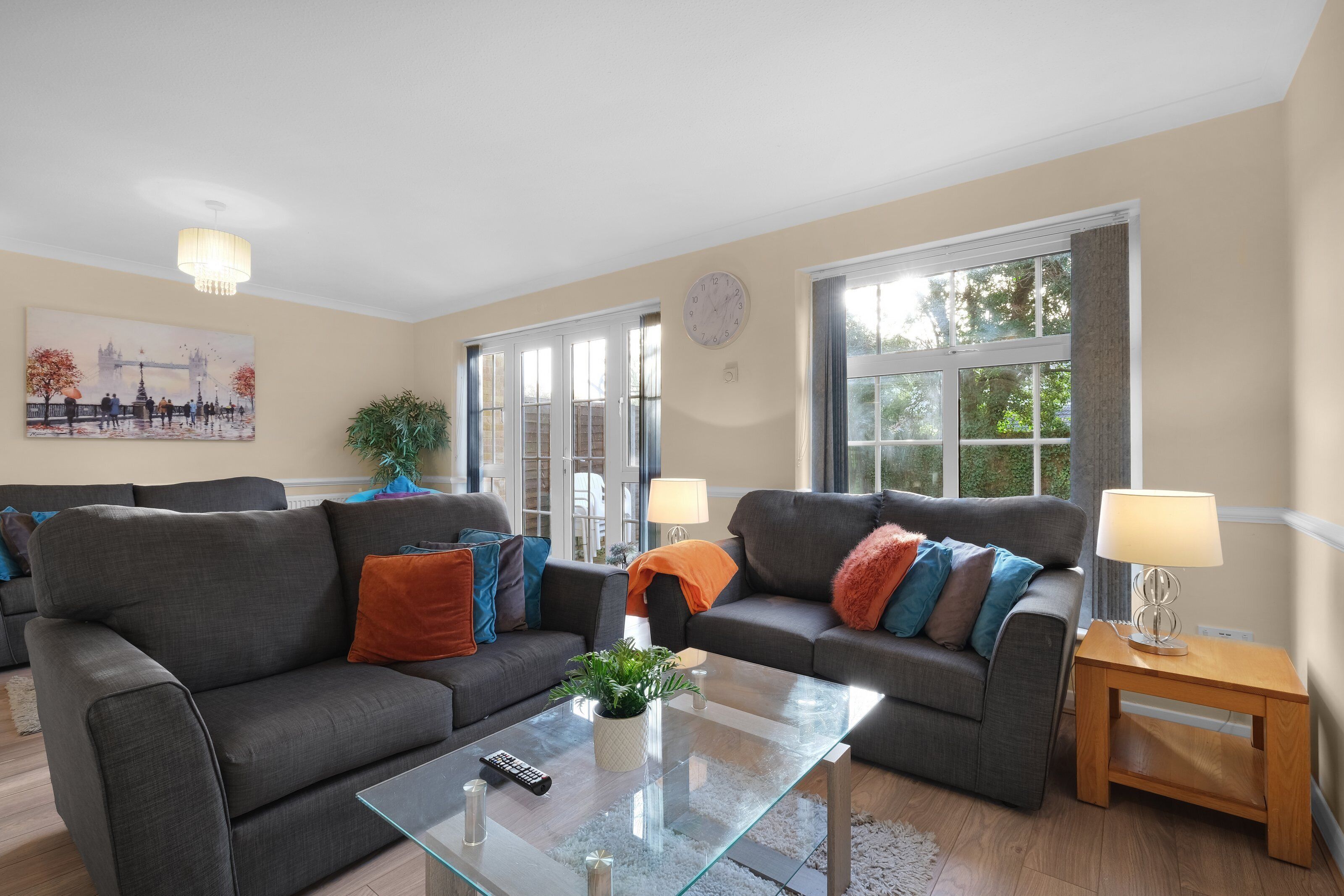 Basic House, Patio | Living area | 42-inch Smart TV with satellite channels, Netflix, streaming services