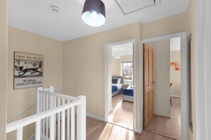 Interior - 4 Bedroom Family House with Parking (Maidenhead)