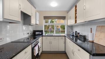 Basic House, Patio | Private kitchen | Stovetop