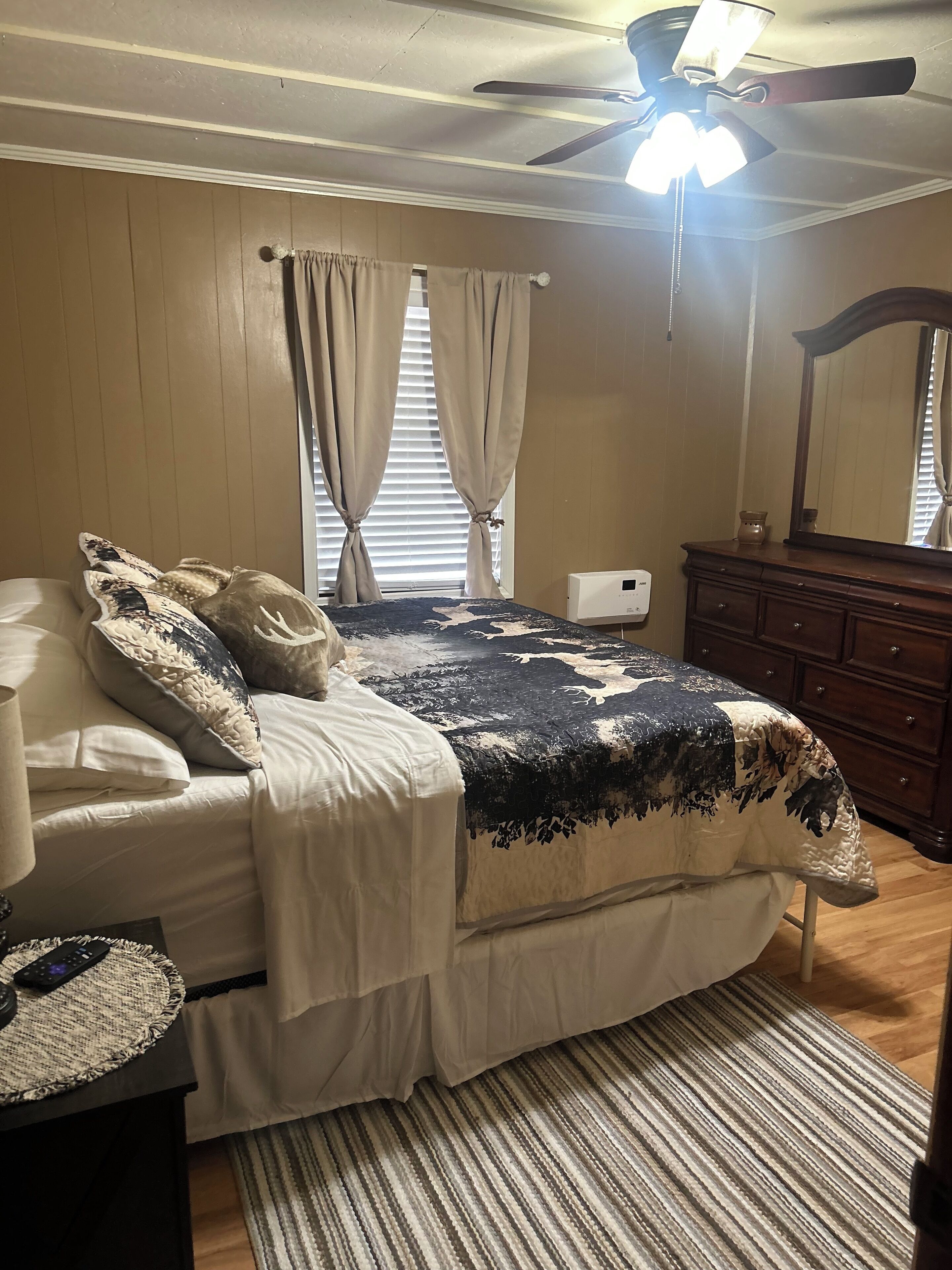 3 bedrooms, iron/ironing board, WiFi, bed sheets