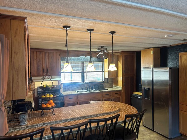 Mikroaaltouuni, uuni, liesi, astianpesukone