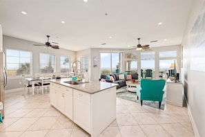 Interior - The Octopus Pearl at Diamond Beach (Galveston)