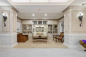 Interior - The Octopus Pearl at Diamond Beach (Galveston)