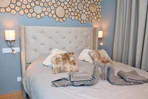 WiFi, bed sheets - Pakkis Suite - Balnéo & Ciel Étoilé Boréal (Verdun)