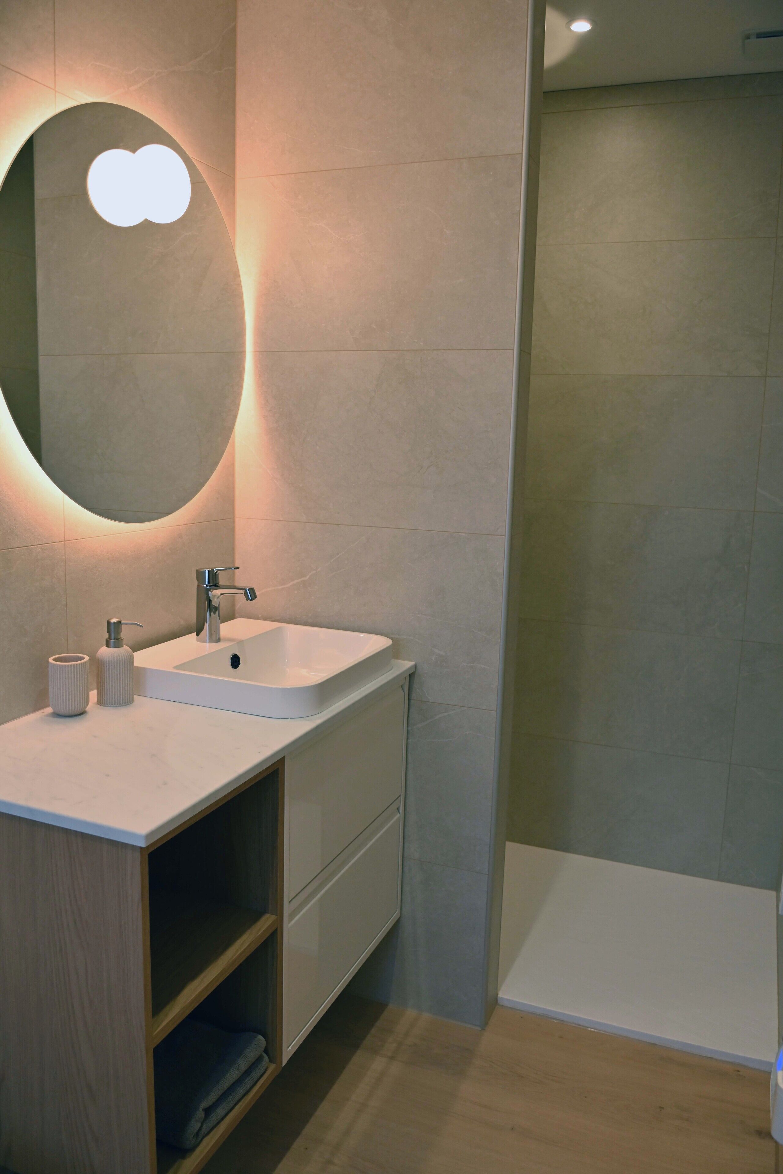 Jetted bath, hair dryer, towels, soap