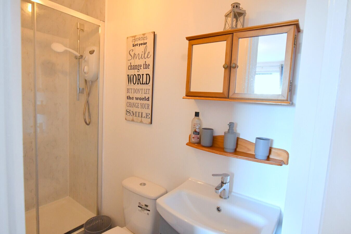 Sèche-cheveux, serviettes fournies