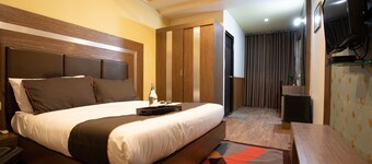 Hotel O DG College Chelambra