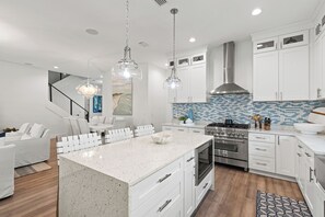 Fridge, microwave, oven, stovetop - Large Private Pool, Close to Beach, Golf Cart Perks (Santa Rosa Beach)