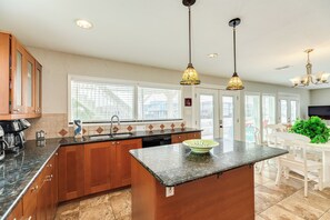 Fridge, microwave, oven, stovetop - 2nd Row Pet Friendly Home, Great Views from Rooftop Deck (Jamaica Beach)
