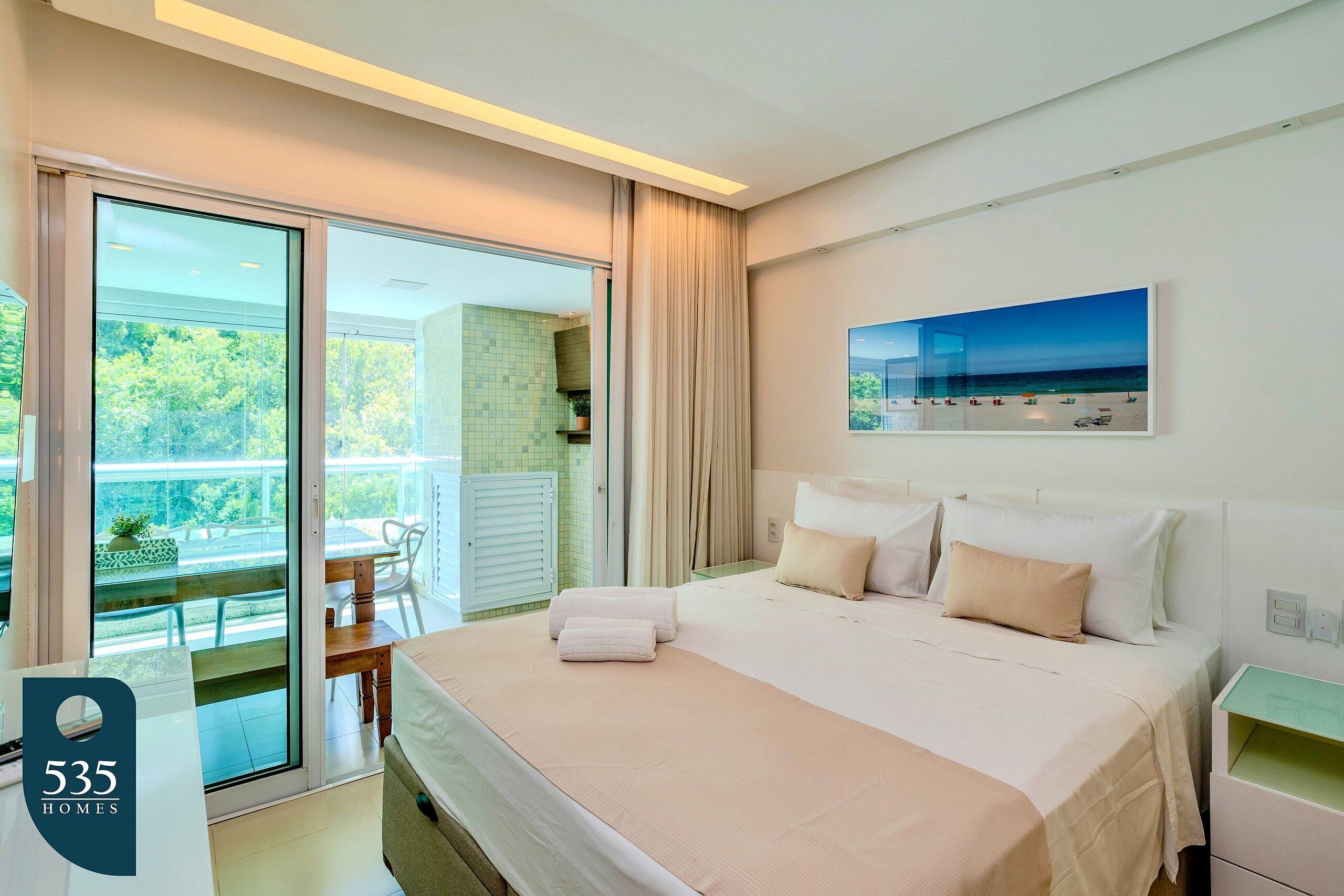 2 quartos, ferros/tábuas de passar roupa, acesso à internet