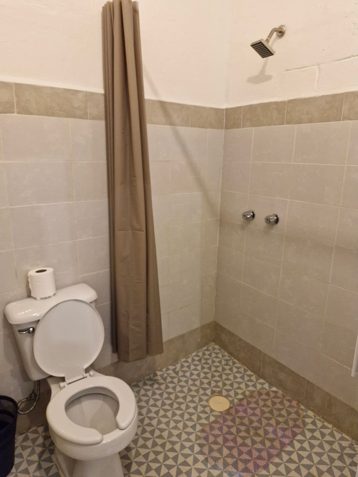 Loft Basic | Bagno | Doccia, asciugamani, sapone, shampoo