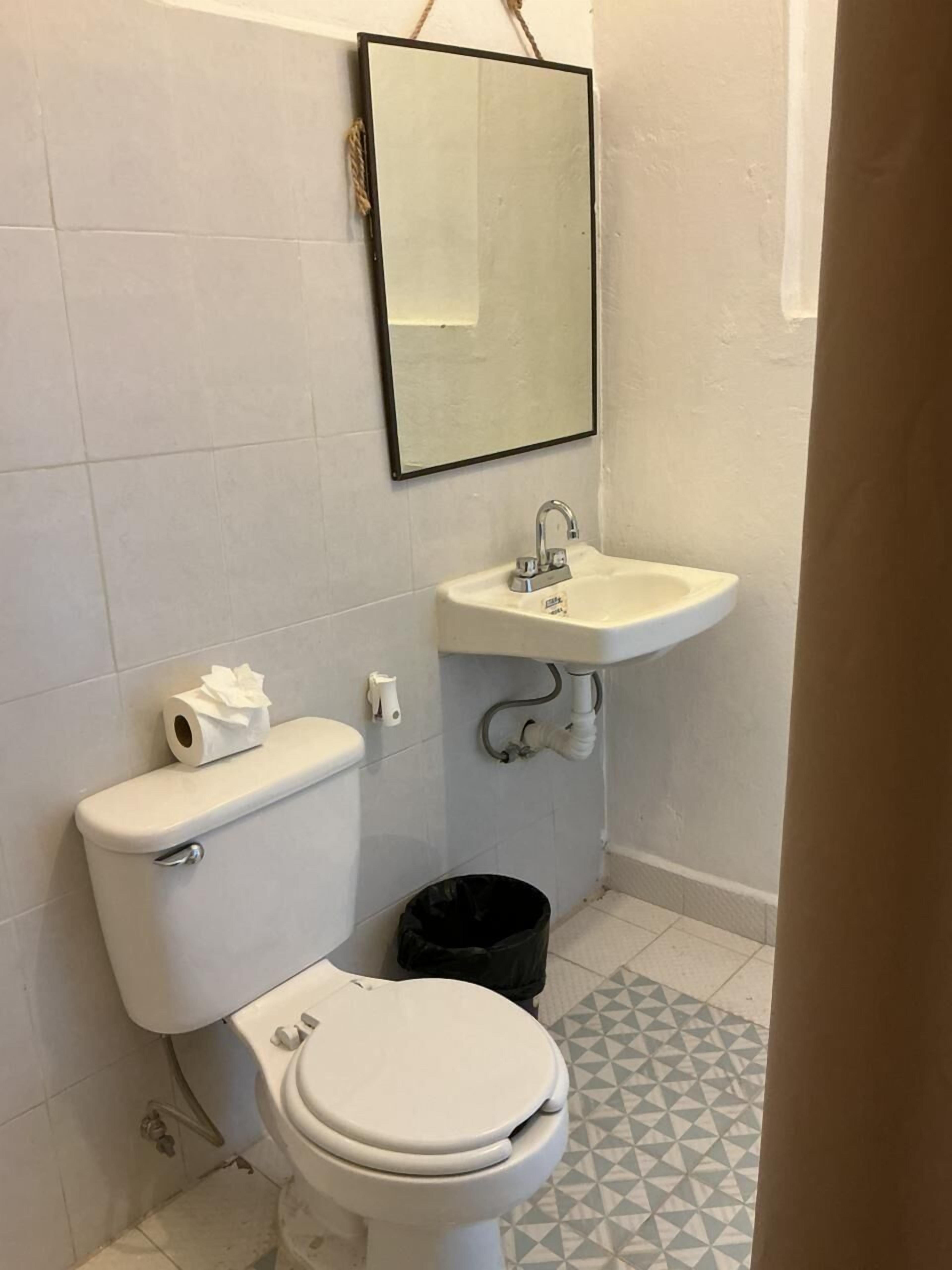 Loft estándar | Baño | Regadera, toallas, jabón, shampoo 