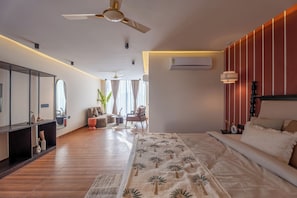 Presidential Room | Egyptian cotton sheets, premium bedding, minibar - The Hi-rise (Gurugram)