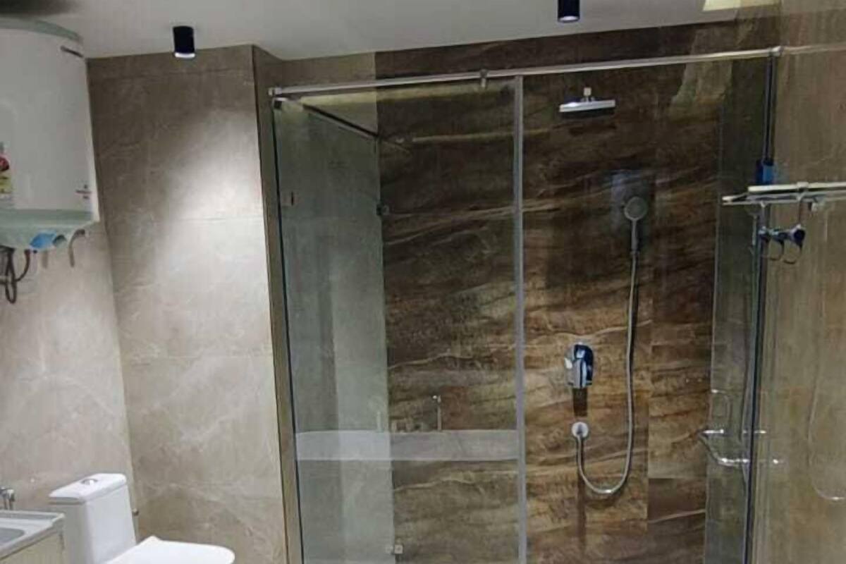 Presidential Room | Bathroom | Separate bathtub and shower, jetted bath, rainfall showerhead