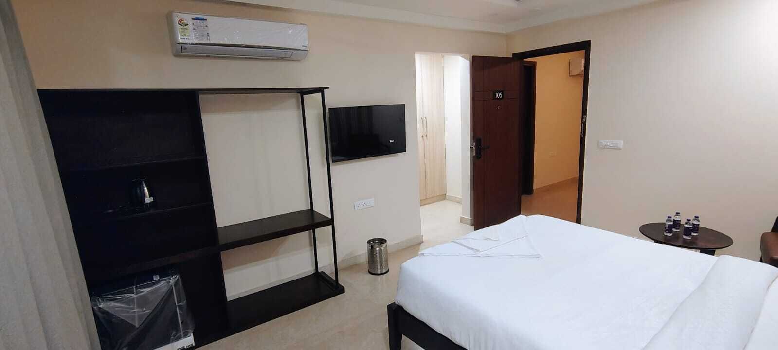 Deluxe Room, Balcony | Egyptian cotton sheets, premium bedding, minibar