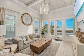 TV - Magic Conch | Easy Beach Access|Private Pool|Golf Cart (Panama City Beach)